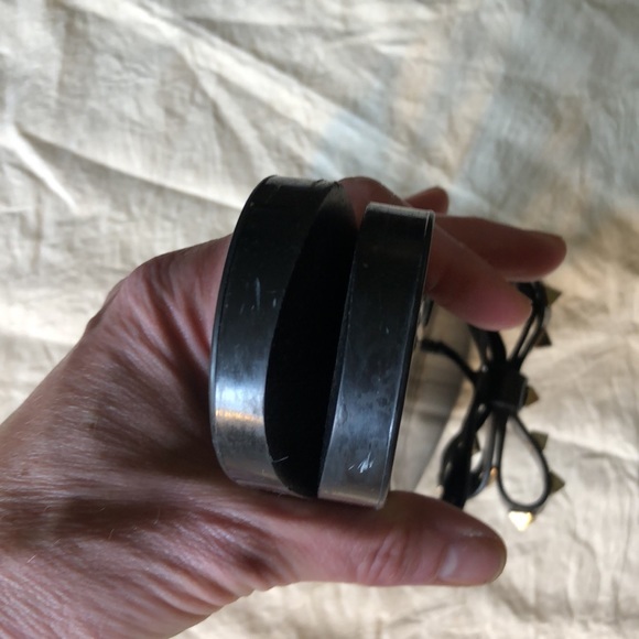 Valentino Garavani Rockstud Sandals for parts as toe straps broken. - Picture 7 of 11